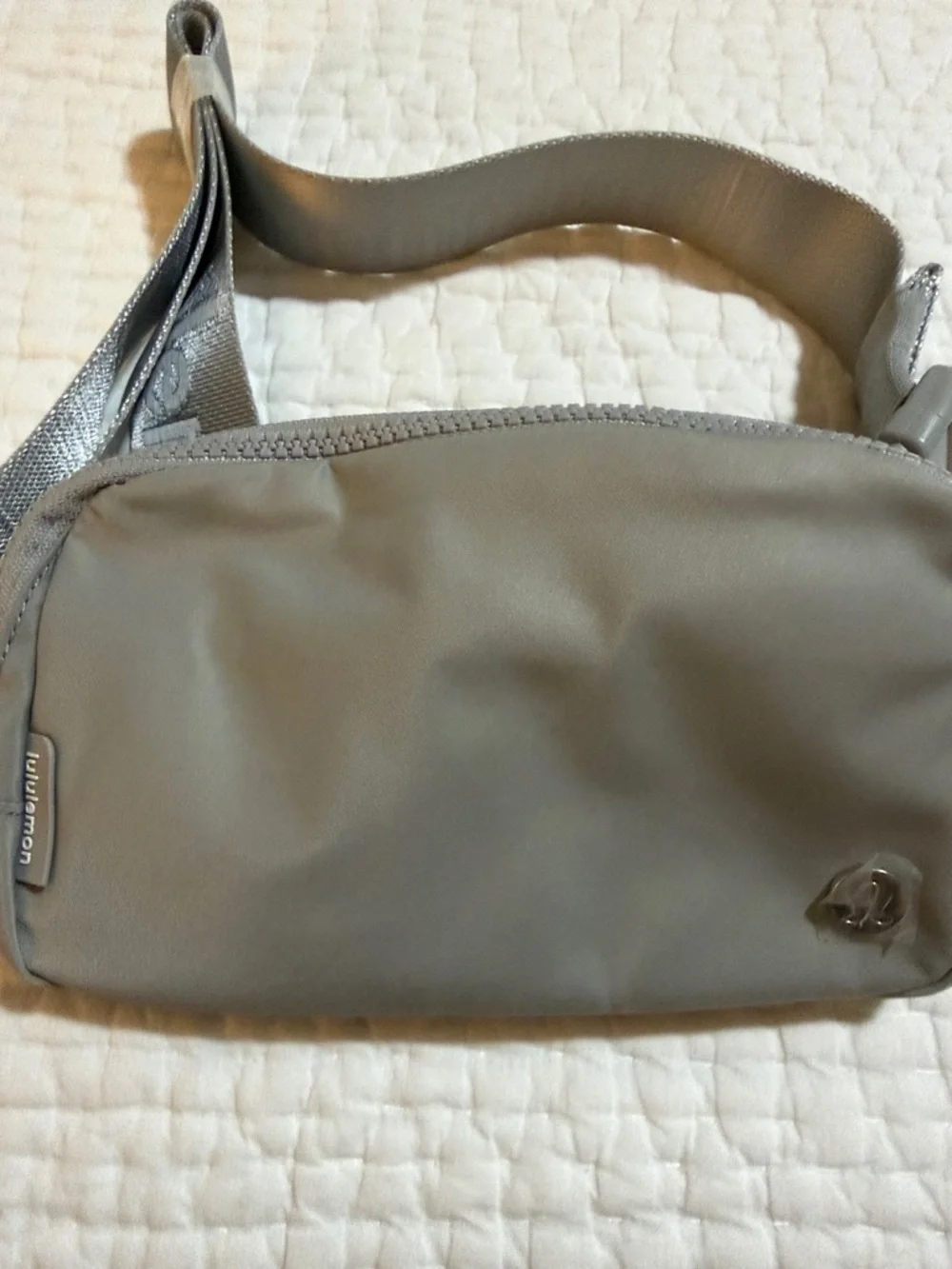 lululemon athletica Gray Sling Belt Bag - Neutral Crossbody - Picture 3 of 4